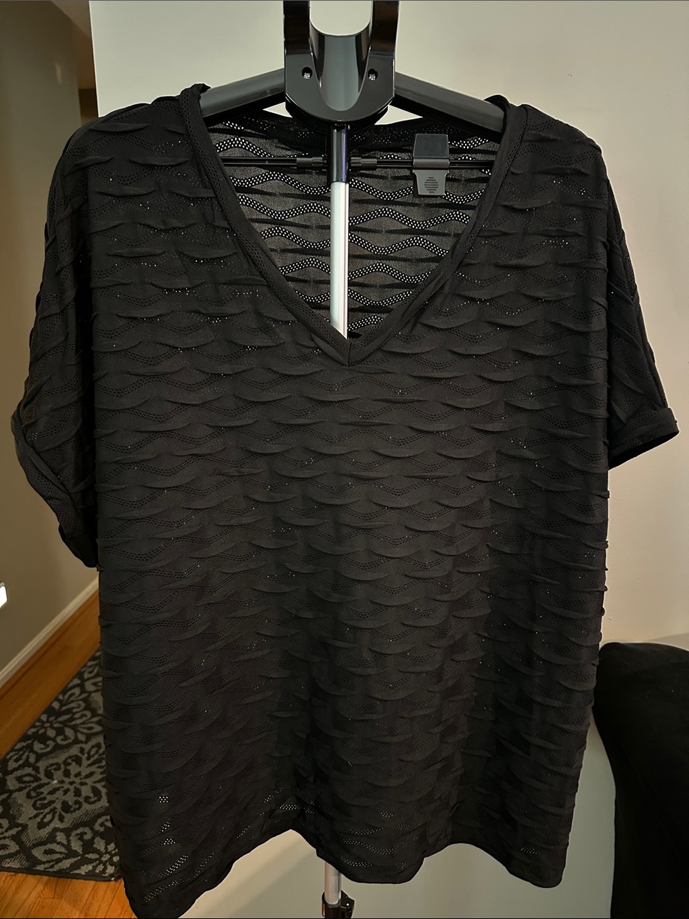 SHEIN Black V-Neck Short Sleeve Wave-Texture Tee